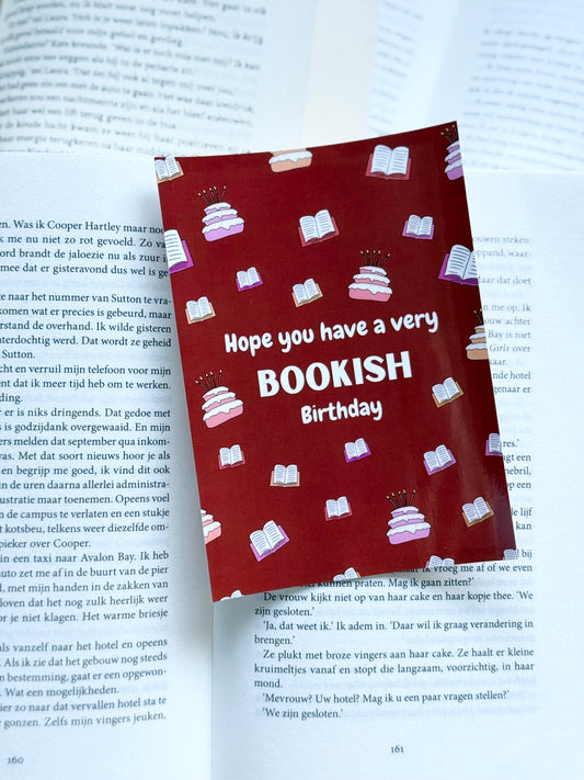 Kaart - hope you have a bookish birthday donker rood
