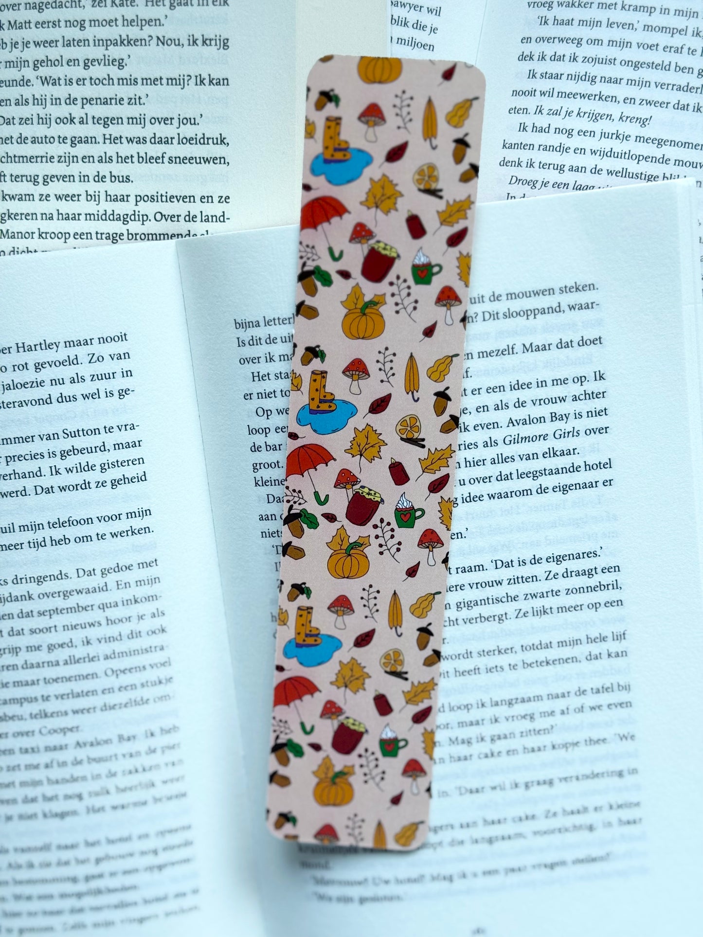 Bookmark - Autumn leaves and cozy reads