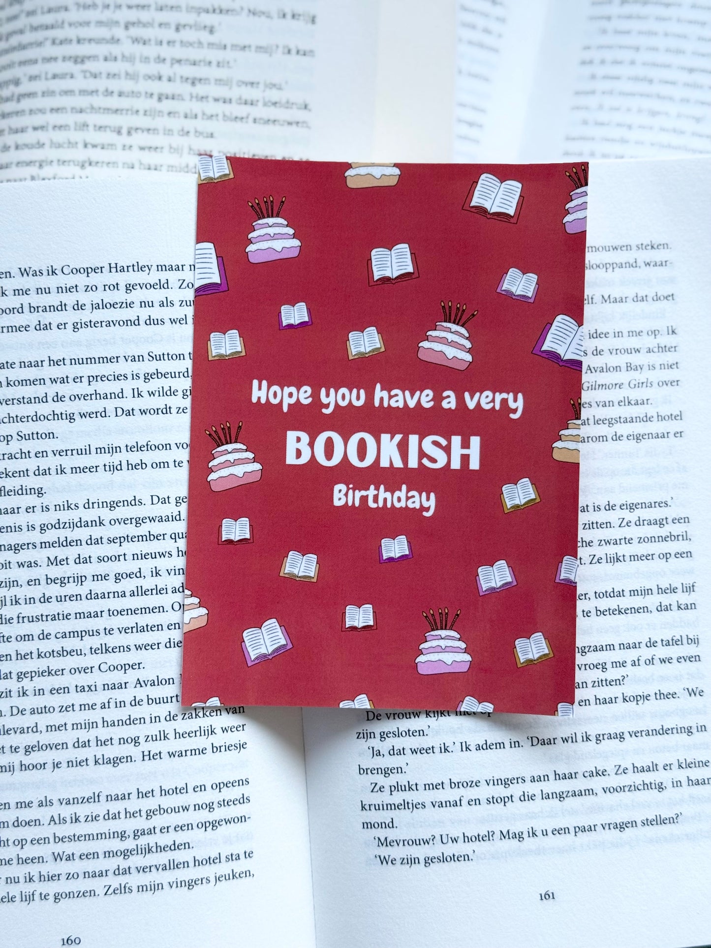 Kaart - hope you have a bookish birthday terracotta